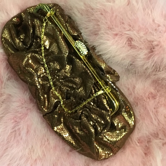 Metallic gathered clutch - Picture 3 of 6